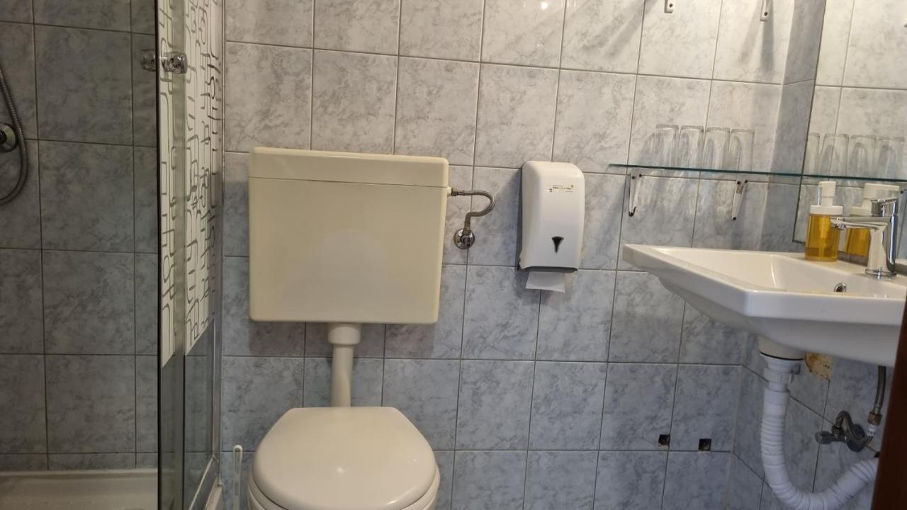 מדולין Laura Rooms מראה חיצוני תמונה